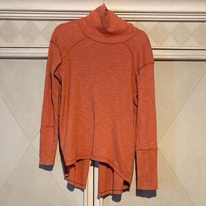 Free People Sweater Super Cute open slit in the back